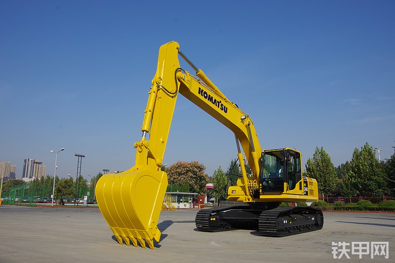 小松PC240LC-8M0挖掘机整机外观