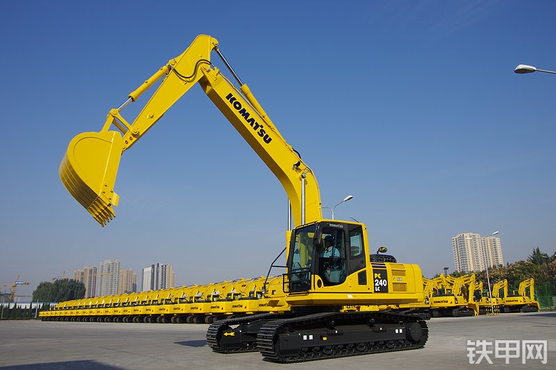 小松PC240LC-8M0挖掘机整机外观