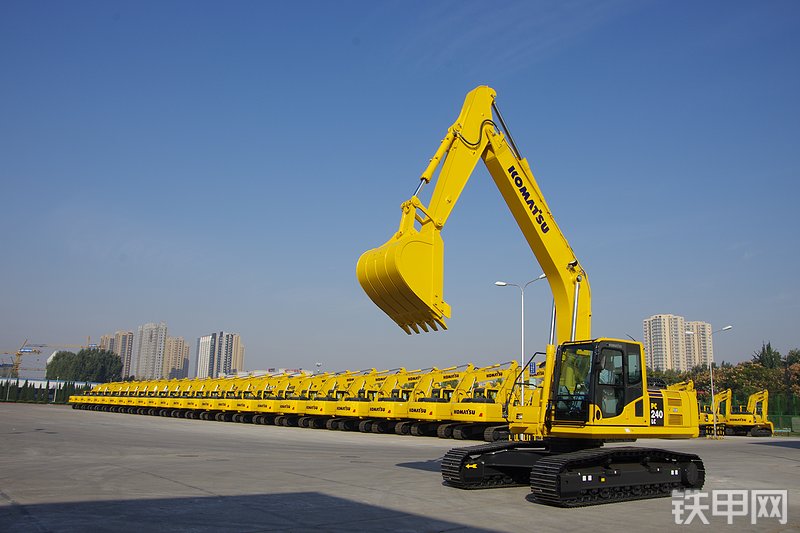 小松PC240LC-8M0挖掘机整机外观