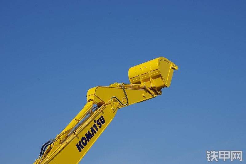 小松PC240LC-8M0挖掘机局部