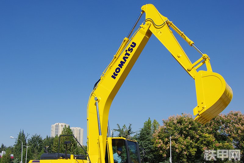 小松PC210LC-8M0挖掘机整机外观