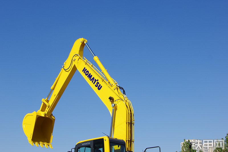 小松PC240LC-8M0挖掘机整机外观
