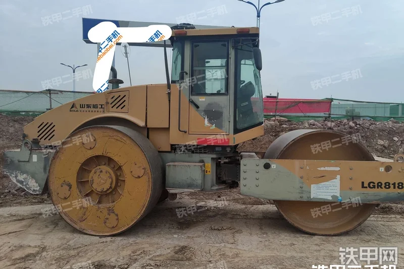 山东临工LGR1821压路机整机外观