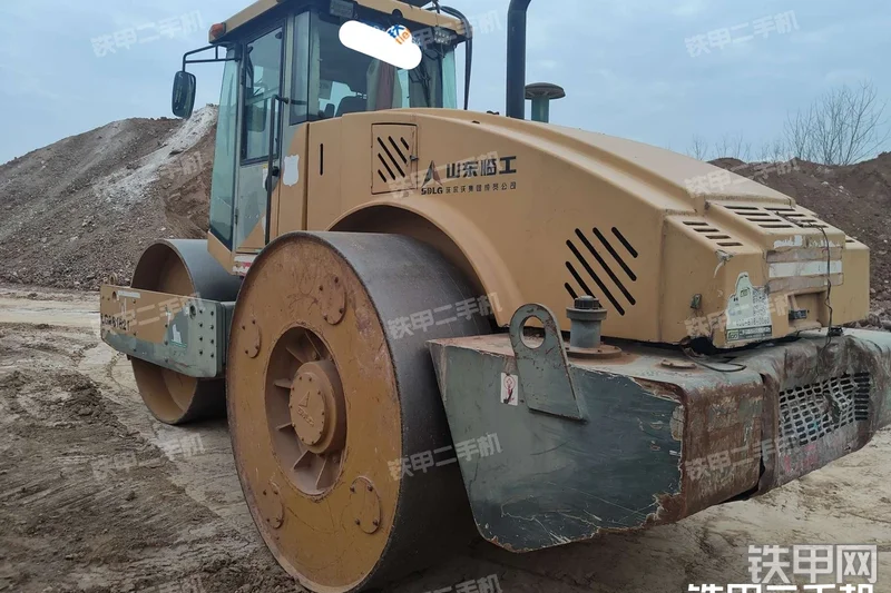 山东临工LGR1821压路机整机外观