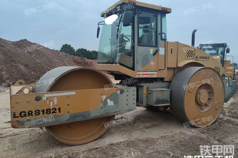 山东临工LGR1821压路机整机外观