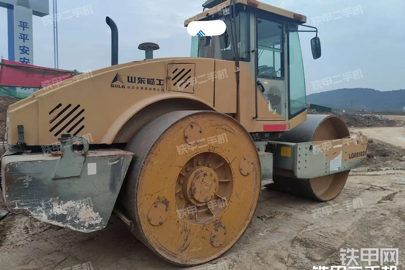 山东临工LGR1821压路机整机外观