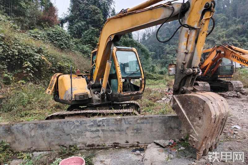 山推SE70挖掘机整机外观