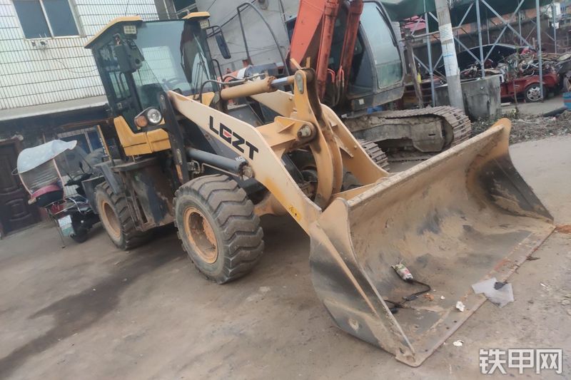 临工重特T946N装载机整机外观