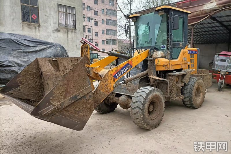 鲁通重工zl928轮式装载机