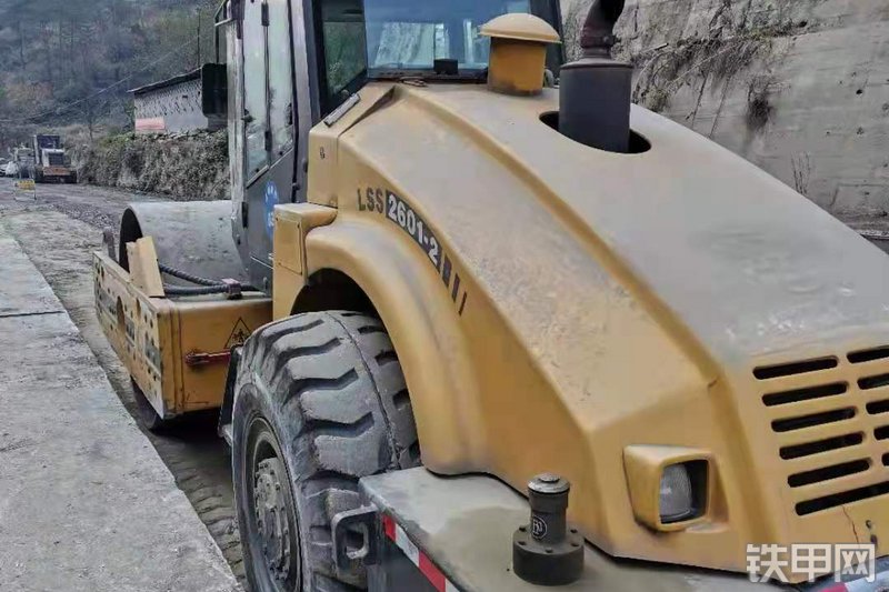国机洛建LSS2601-2压路机整机外观