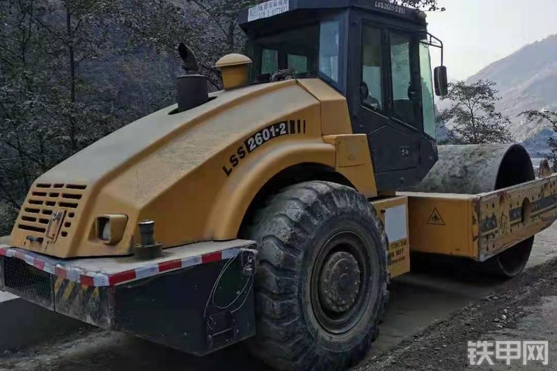 国机洛建LSS2601-2压路机整机外观