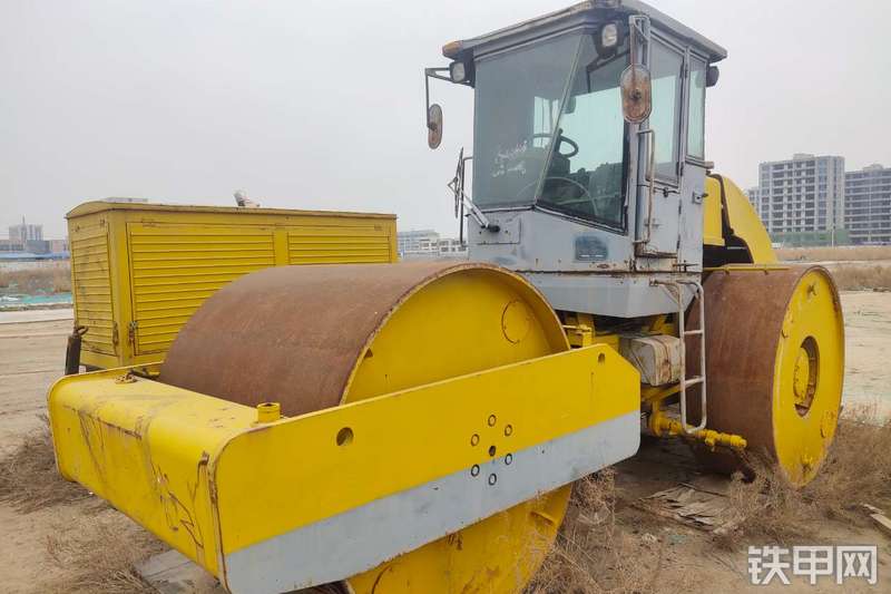 柳工3yj18x21c静碾压路机