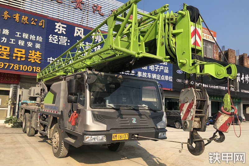 中联重科ZLJ5332JQZ25E起重机整机外观