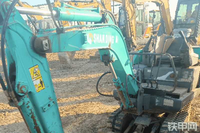 山鼎重工dl20履带式挖掘机