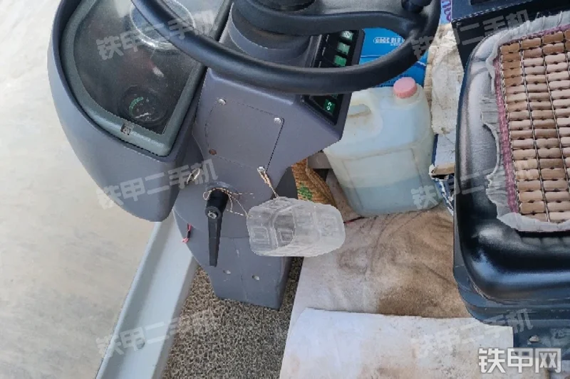 洛阳路通LTS720H压路机局部