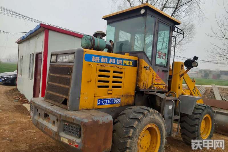 信邦机械ZL32F装载机整机外观