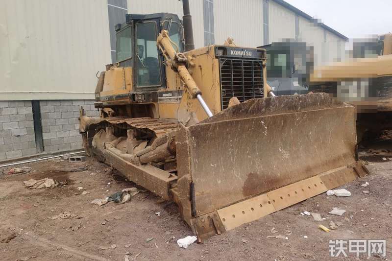 小松D85A推土机整机外观