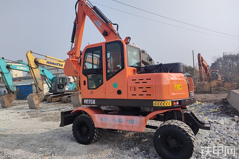 奥邦AB75X挖掘机整机外观
