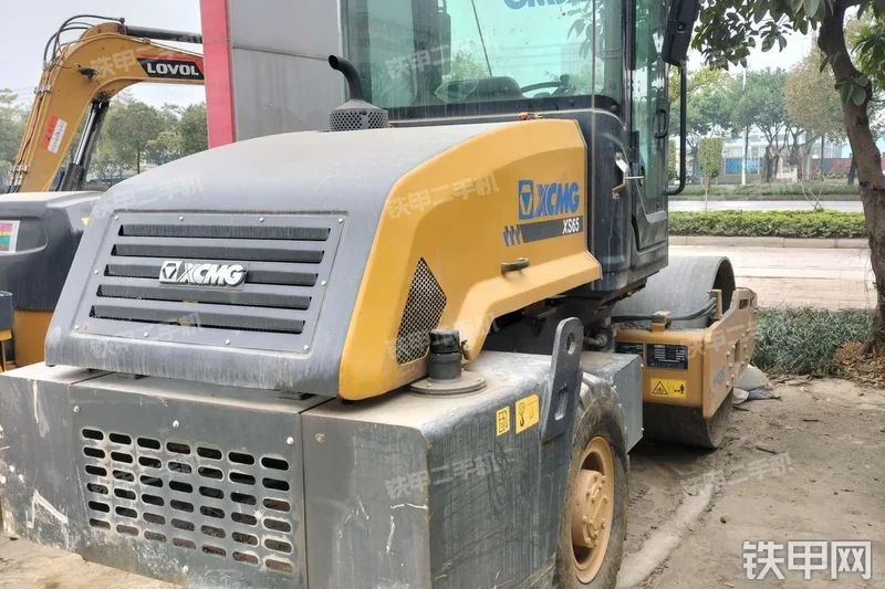 徐工XS65压路机整机外观