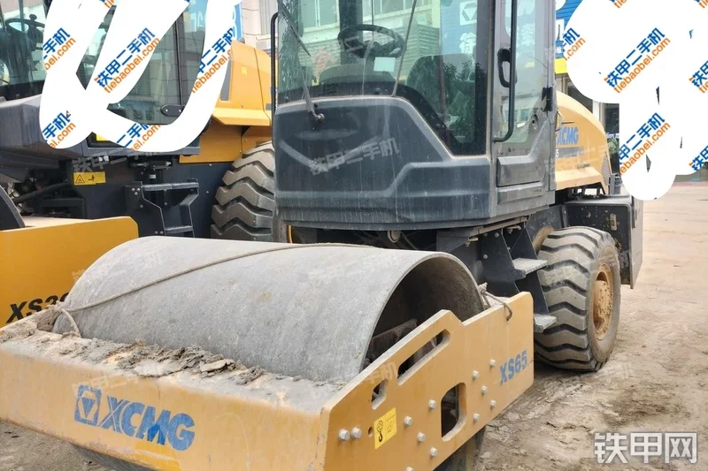 徐工XS65压路机整机外观
