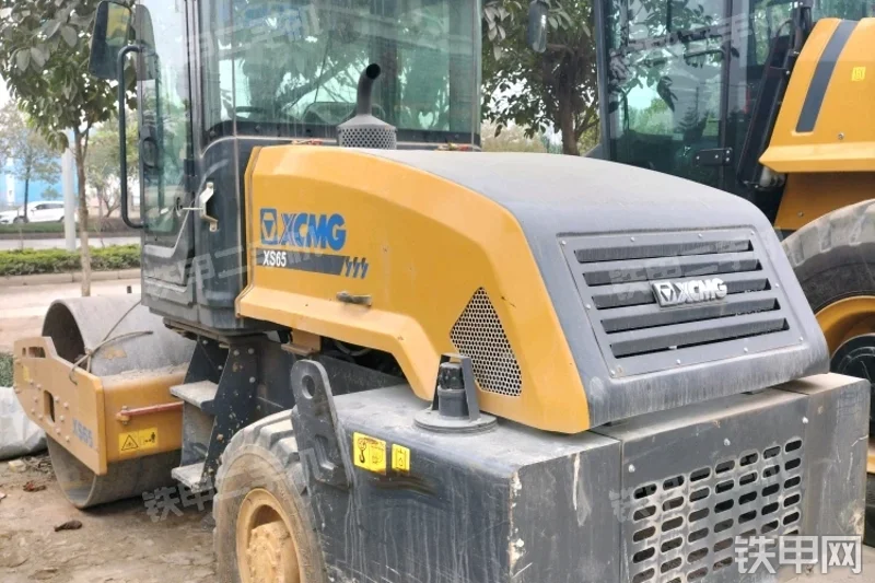 徐工XS65压路机整机外观