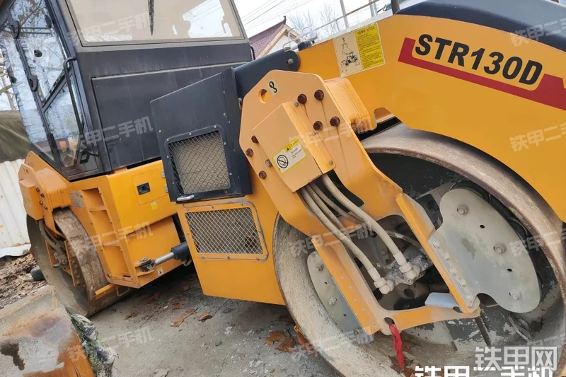 三一重工STR130D单钢轮压路机