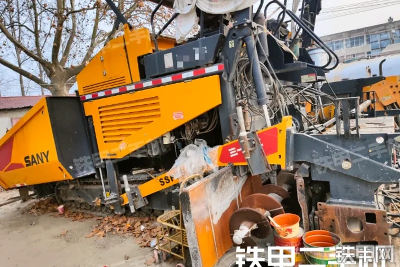 三一重工SSP95-AC沥青摊铺机整机外观