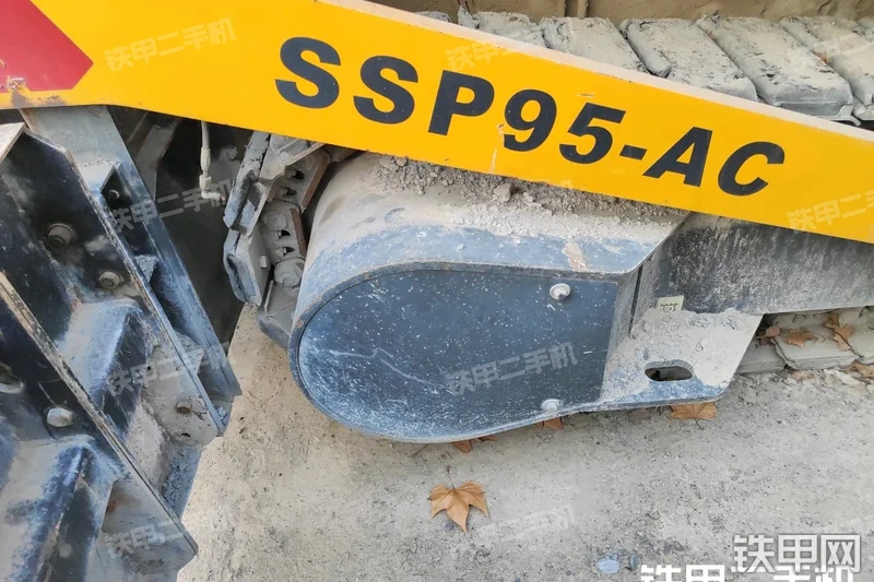 三一重工SSP95-AC沥青摊铺机整机外观