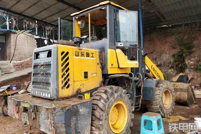 山东鲁工N936装载机整机外观