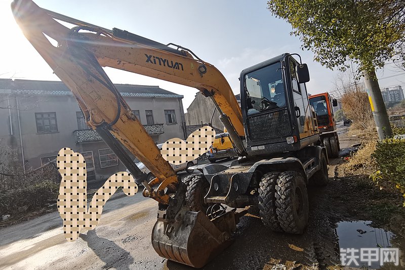 新源XYB70W挖掘机整机外观