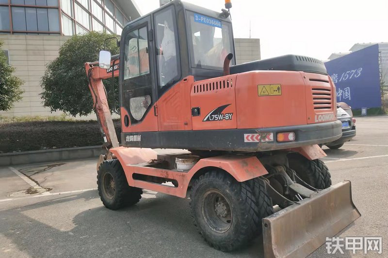 龙崎L75W-8Y挖掘机整机外观