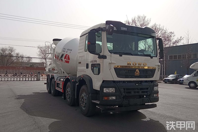 亚特重工TZ5317GJBZXDFT搅拌运输车整机外观