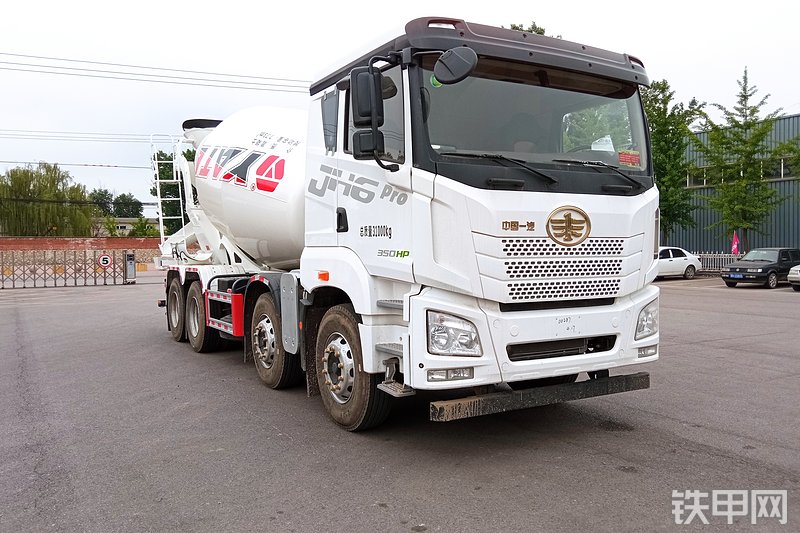 亚特重工TZ5311GJBCQDFT搅拌运输车整机外观