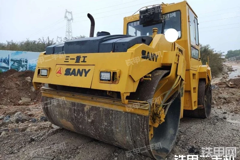 三一重工YZC12压路机整机外观