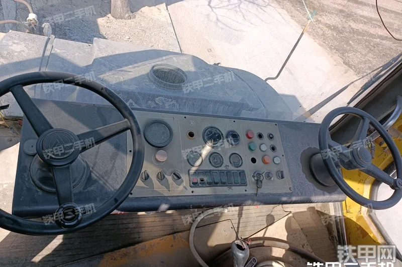 三一重工YZC12压路机局部