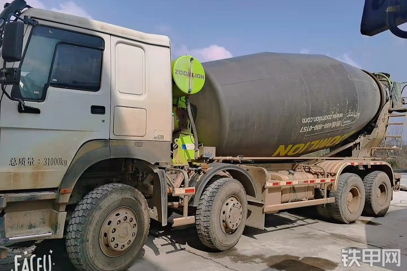 豪沃ZZ1317N3667E1搅拌运输车整机外观