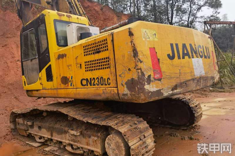 江麓机电CN230挖掘机整机外观