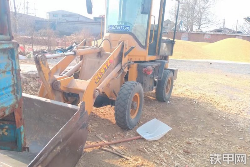 山东神工ZL912装载机整机外观