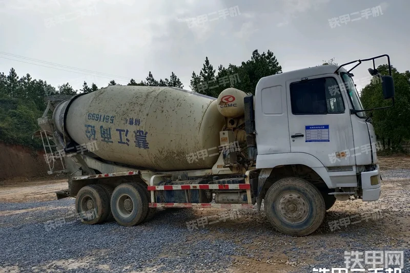 华菱星马HN3250P3504N3J搅拌运输车整机外观