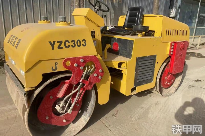路捷重工YZC303双钢轮压路机