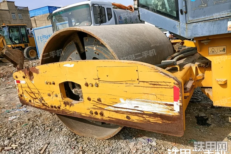 徐工XS262压路机局部