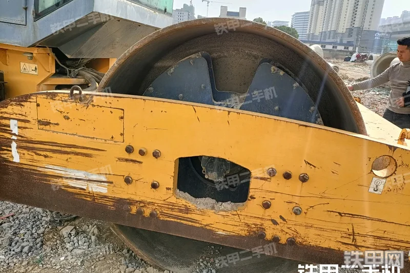 徐工XS262压路机局部