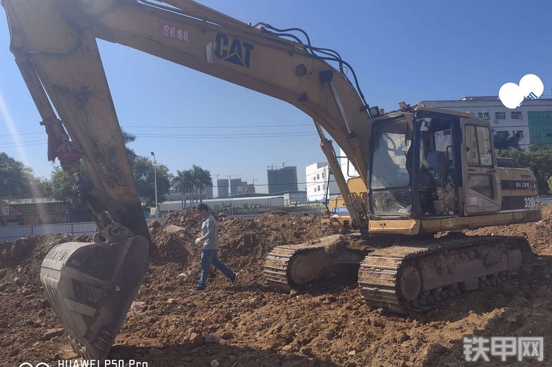 卡特彼勒320V1挖掘机整机外观