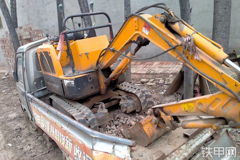 犀牛重工XNW08E挖掘机整机外观