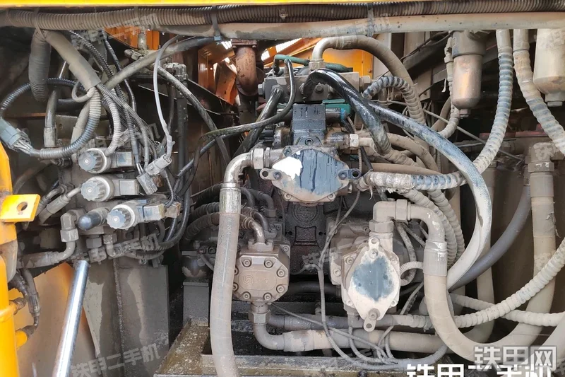 华通动力WTS95沥青摊铺机局部