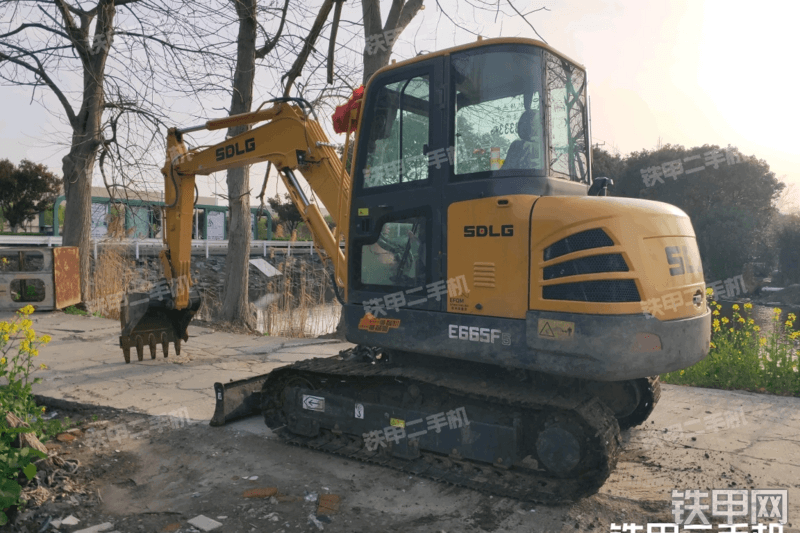 山东临工E655FS挖掘机整机外观