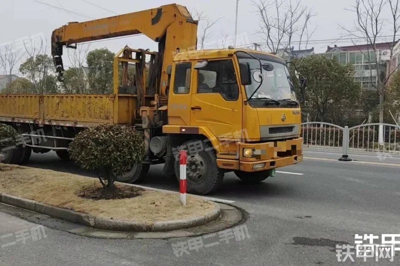 中联重科ZLJ5161JSQ3E起重机整机外观