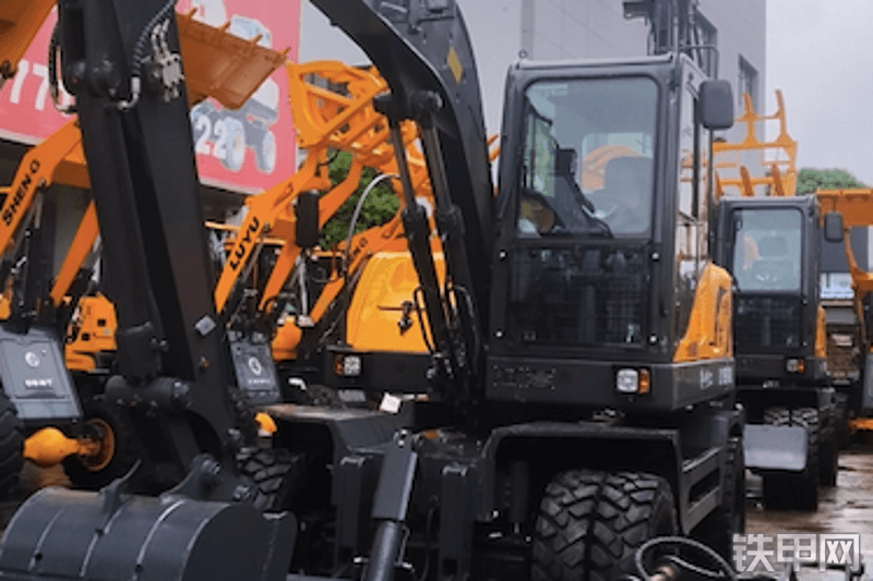 鲁宇重工LY125-9L挖掘机整机外观