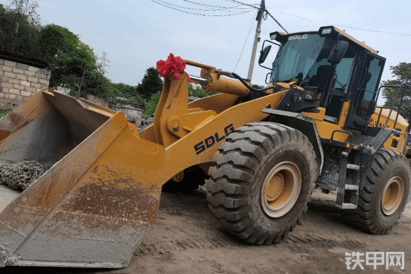 山东临工L965F装载机整机外观