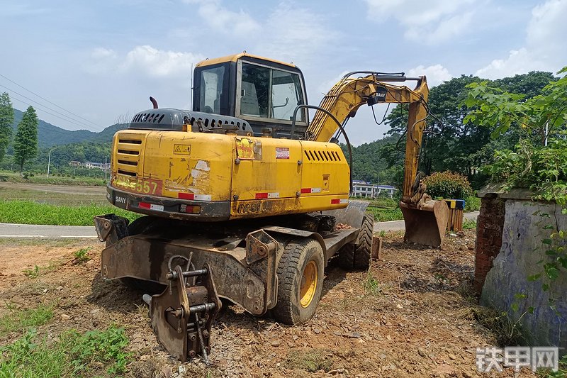 山东鲁班wyl854轮式挖掘机